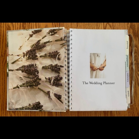 Book - The Wedding Planner - Picture 2 of 4